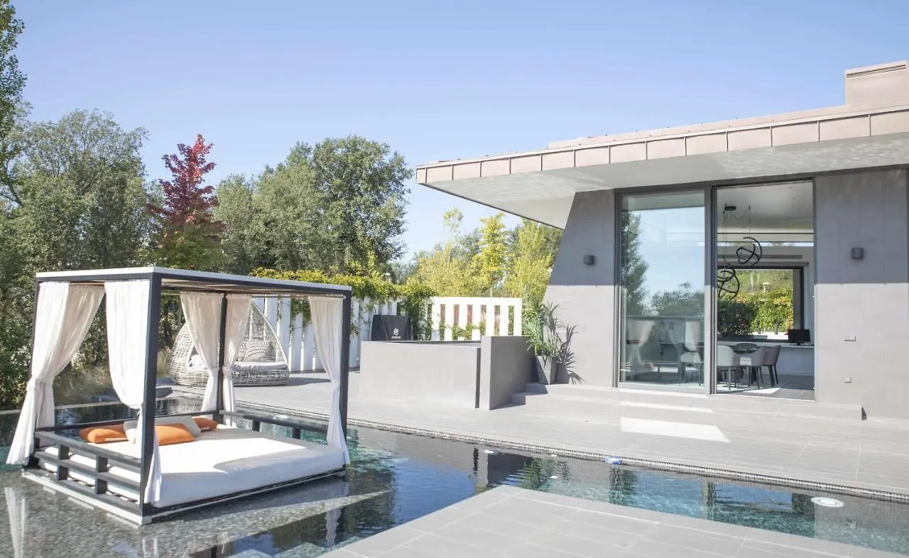 Luxurious Golf Villa La Vinya 5 Caldes de Malavella