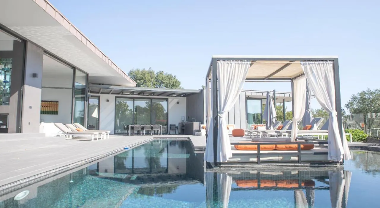Luxurious Golf Villa La Vinya 5 Caldes de Malavella